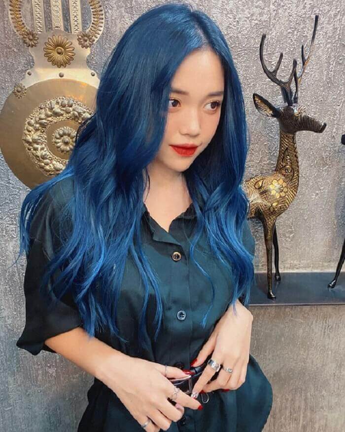 Linh Ngọc Đàm với mái tóc màu xanh trendy năm nay