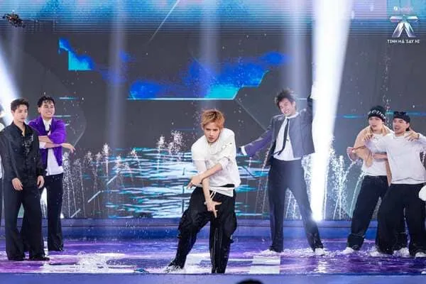 anh-dillan-dance-1 Ảnh Dillan cùng dàn anh trai nhảy trên sân khấu nước Tinh Hà