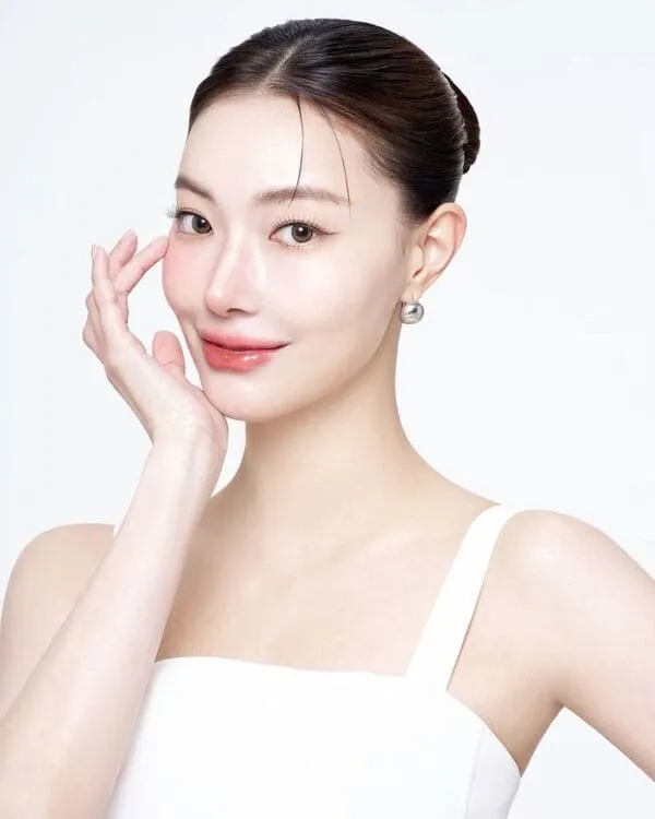 JingJing Prariyapit Yu quảng cáo sản phẩm