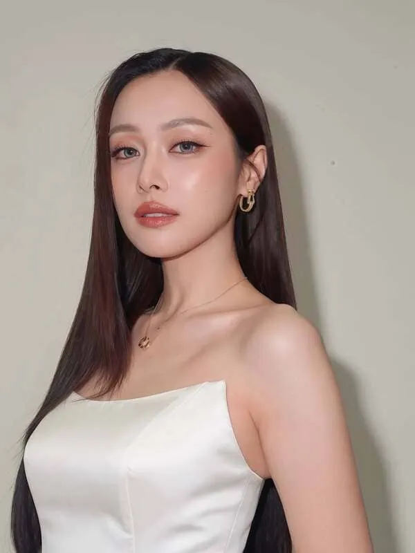 Oom Eisaya Hosuwan tham gia sự kiện