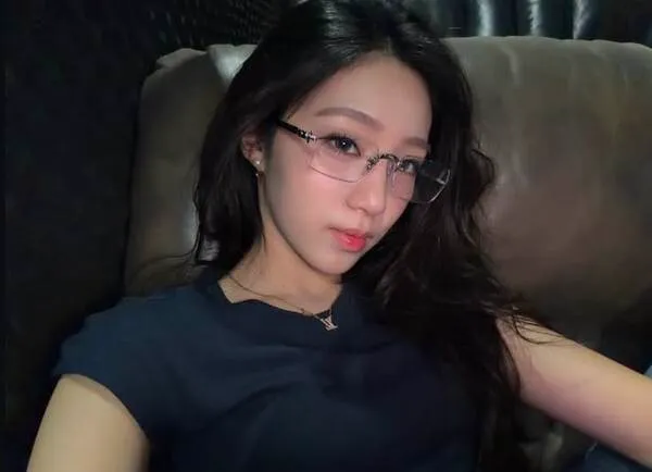 Acare Chompoopuntip Temtanamongkol ảnh selfie