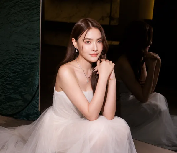 Aom Pundao Panyabaramee thư váy cưới