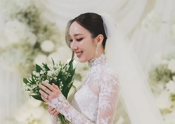 Aye Sarunchana Apisamaimongkol ảnh cưới