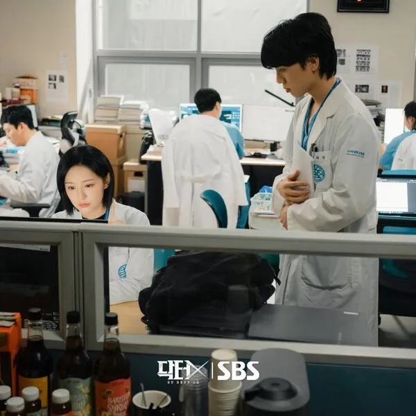 2 diễn viên chính trong Doctor X