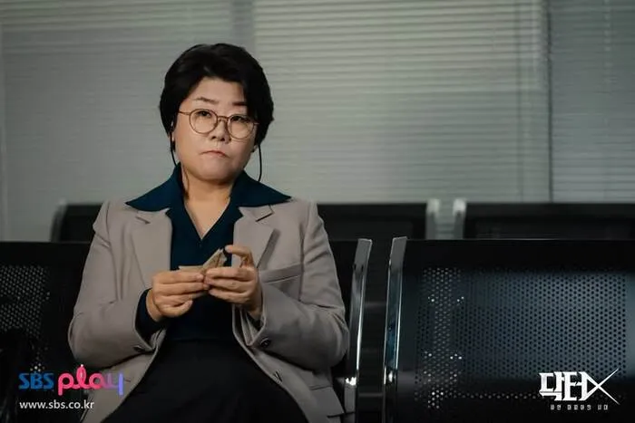 Lee Jung Eun trong vai Jang Hui Suk