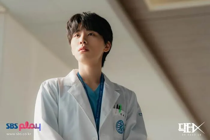 Kim Woo Seok trong vai Park Tae Gyeong
