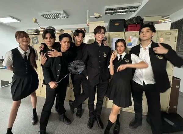 High School Frenemy dàn diễn viên sau hậu trường
