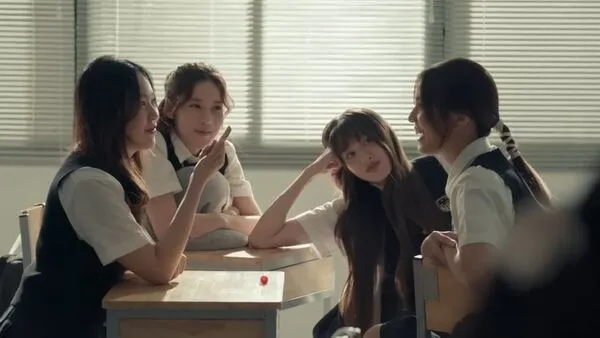 Các diễn viên nữ trong High School Frenemy