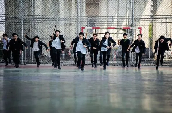 phân cảnh các diễn viên trong High School Frenemy chạy