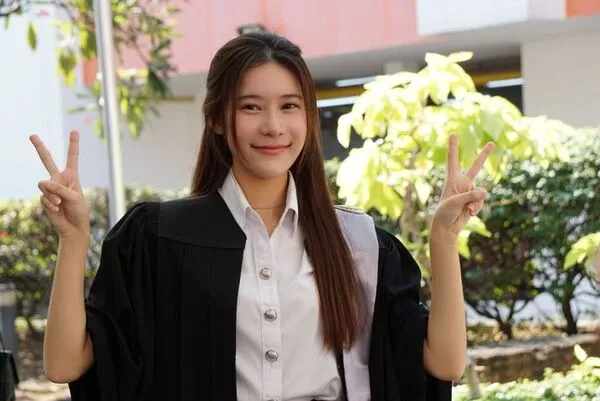 Earn Preeyaphat Lawsuwansiri profile