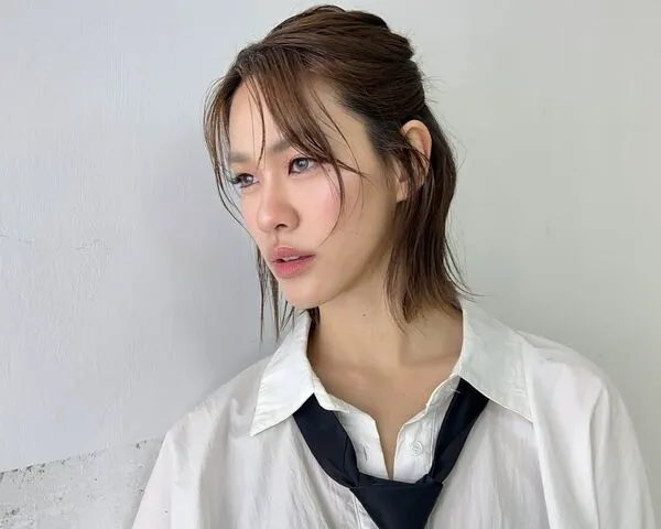 Emi Thasorn Klinnium side profile