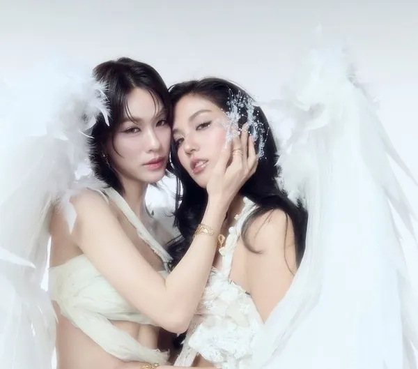 Emi Bonnie trong concept thiên thần