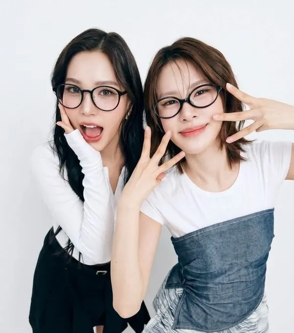 Emi Bonnie chụp photo set card