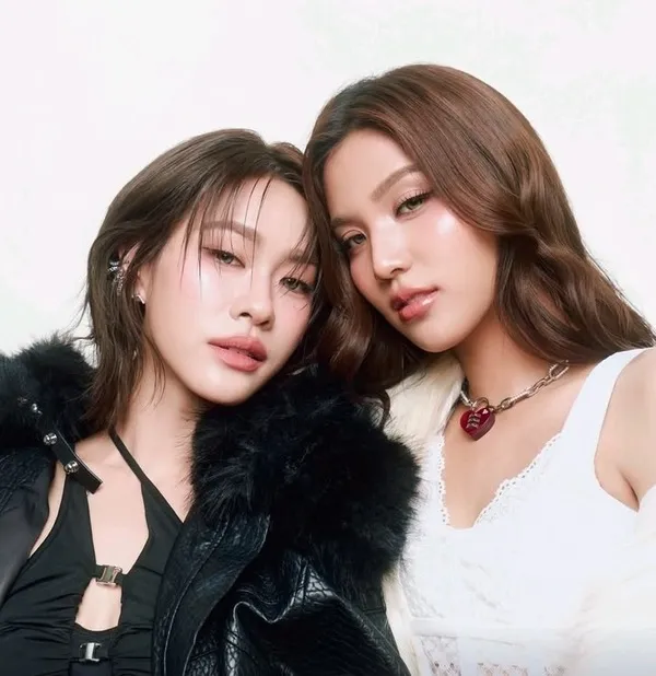 Emi Bonnie chụp cận
