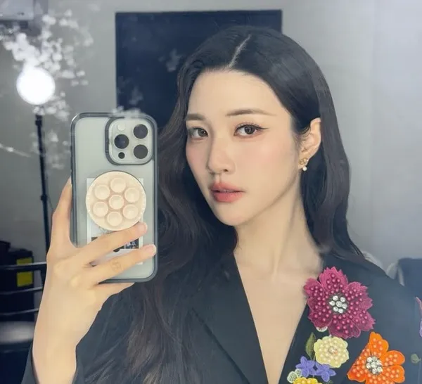 Ginny Natnicha Pratipnatsiri ảnh selfie