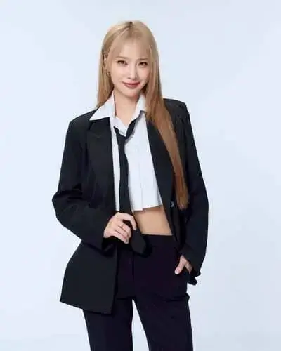 Jan Ployshompoo Supasap trong bộ ảnh first ep
