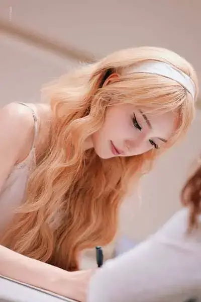Jan Ployshompoo Supasap trong fansign