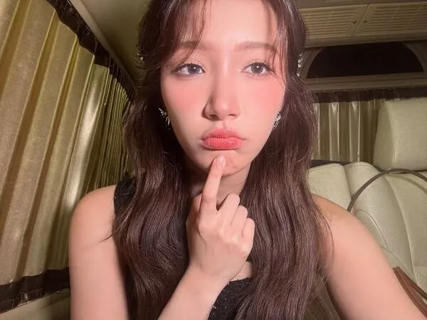 Jaoying Krongkwan Nakornthap selfie trên xe