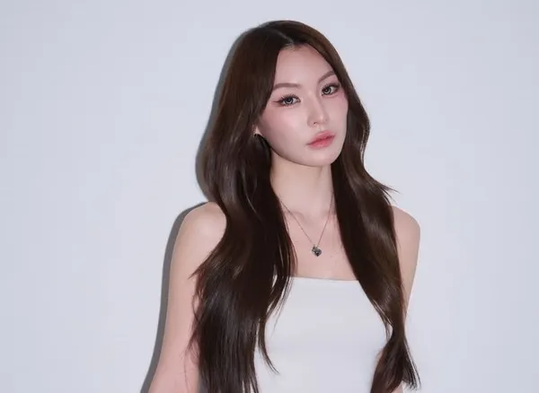 Kapook Ploynira Hiruntaveesin makeup sở hữu vóc dáng lý tưởng