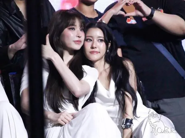 Couple KapookCiize chụp ảnh cùng fan