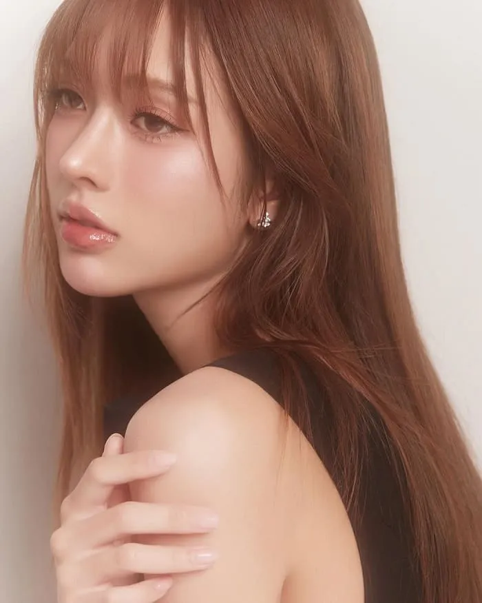 Mim Panthita Jencharoentham side profile