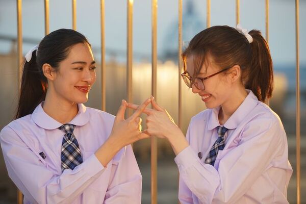 Tawan và Ayla khi còn là học sinh trong Only You