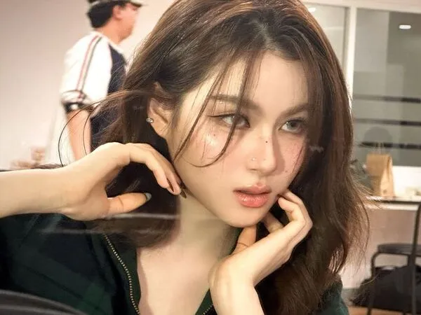 ảnh Prim Chanikarn Tangkabodee cận góc nghiêng