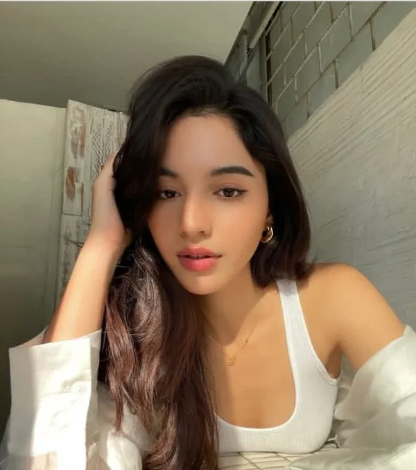 Shelly Phetsai Chanrueang selfie cận mặt