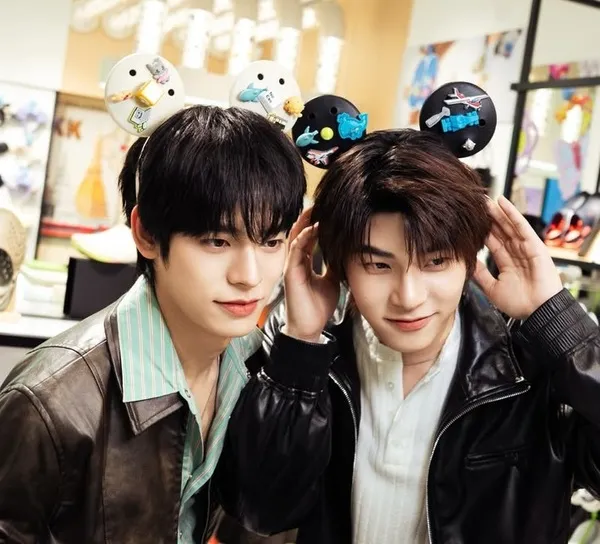Couple TeeTeePor với cài tóc đáng yêu