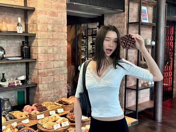 Yoghurt Yosita Wasuphiruk chụp ảnh đáng yêu